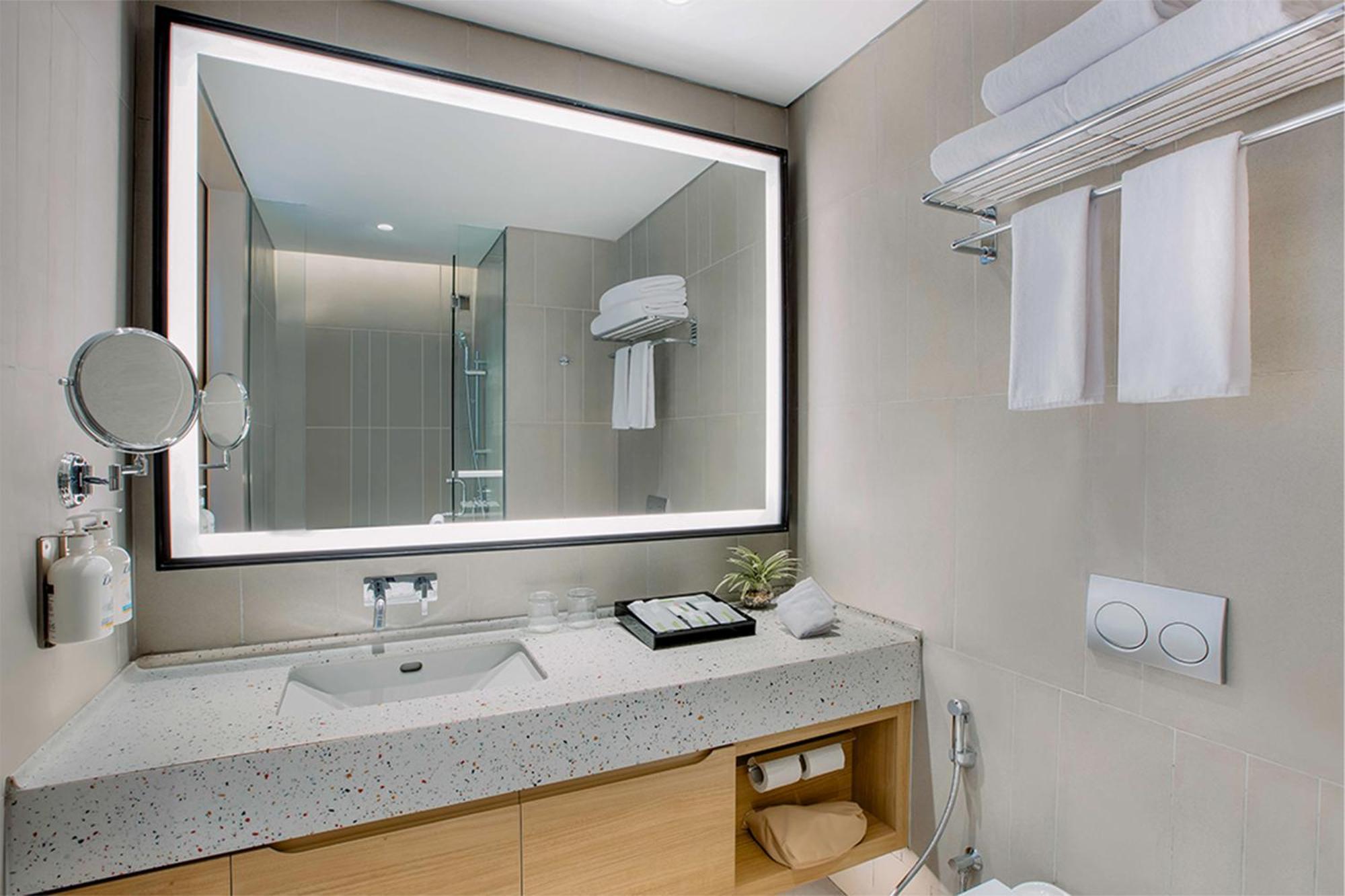 Holiday Inn Lampung Bukit Randu By Ihg Бандар Лампунг Екстериор снимка